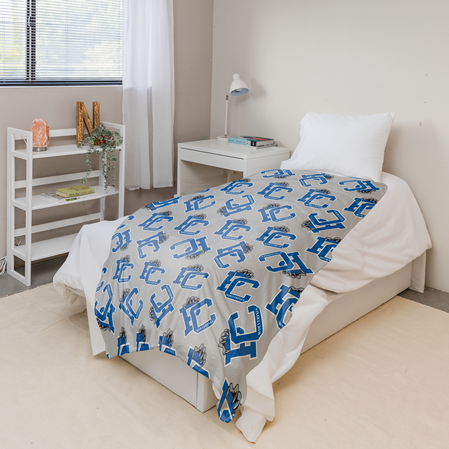 PC Wolverines Claw Logo Pattern, Blue 50"x60" Fleece Blanket